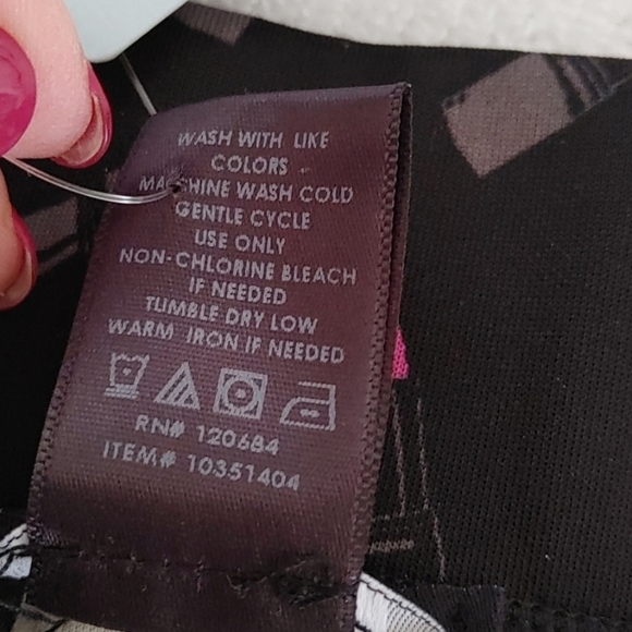 Torrid Lipstick Print Midi Pencil Skirt Size 2X - Picture 6 of 8